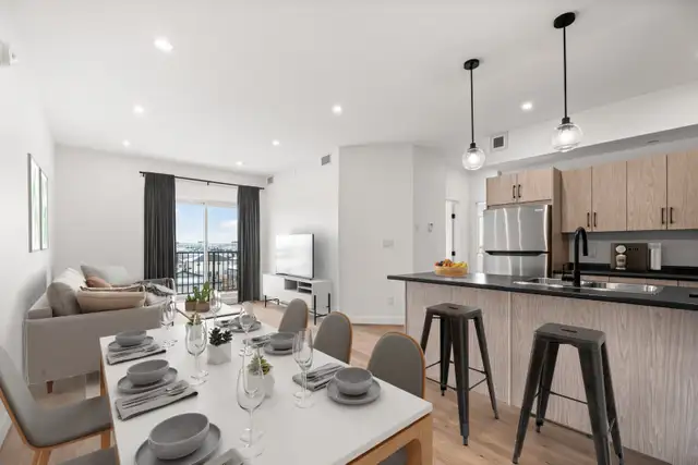 LUXURY 3 Bedroom Apartment! With Fitness Centre!