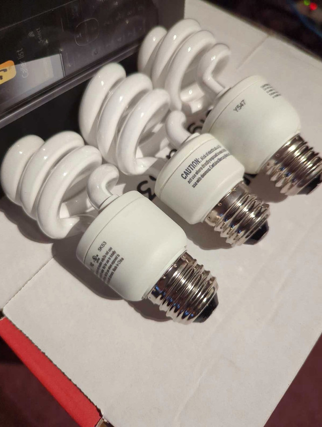 30+ Light Bulbs, various shapes and wattages in Indoor Lighting & Fans in Mississauga / Peel Region - Image 3