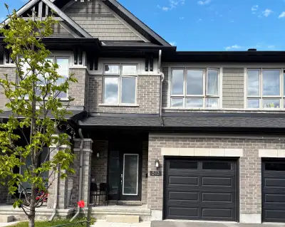 Gorgeous 3 bedroom 2.5 bath townhouse with Finished Basement in Stittsville (1949 square feet) Text...