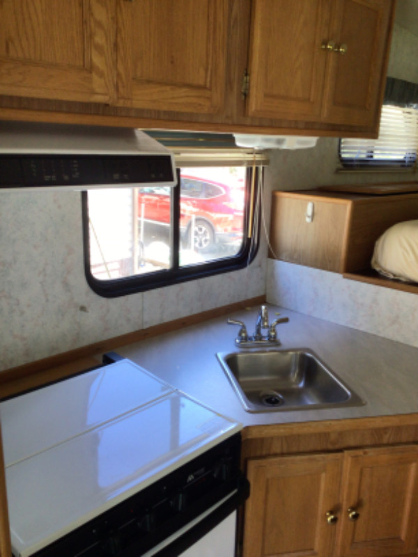 8ft. Truck Camper in Travel Trailers & Campers in Comox / Courtenay / Cumberland - Image 3