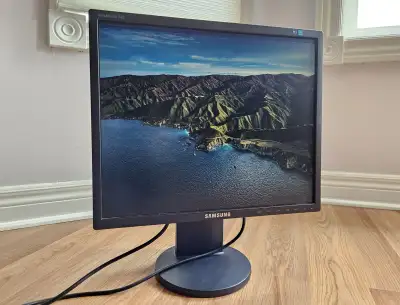 19 inch Samsung Monitor with DVI and VGA, Height Adjustable, View more