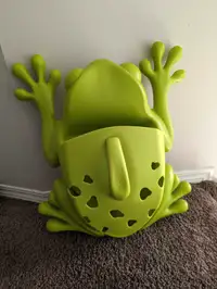 Boon Frog bathtub toy storage