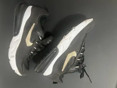 Nike react Size: 8 $75 IG: @SoleWorldWideHype, View more