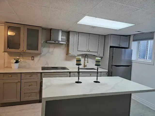 Renovated 2 bed 1 den Basement Apartment Large Windows  in Long Term Rentals in City of Toronto - Image 4