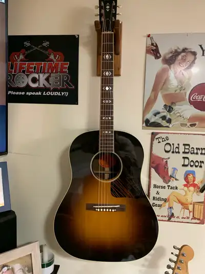 2011 Gibson Advanced Jumbo Vintage Sunburst Excellent condition Plays and sounds fantastic Including...