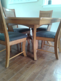 Table- comes with 6 chairs