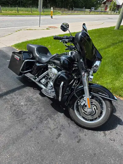 Moto Harley-Davidson FLHTC année 2007 style bagger - Moteur 96pc ( 1584cc ) / air colling - 85000 km...
