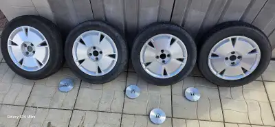4 Honda 15” Aluminum Rims + All-Season Tires – Excellent Condition Selling a set of 4 original Honda...