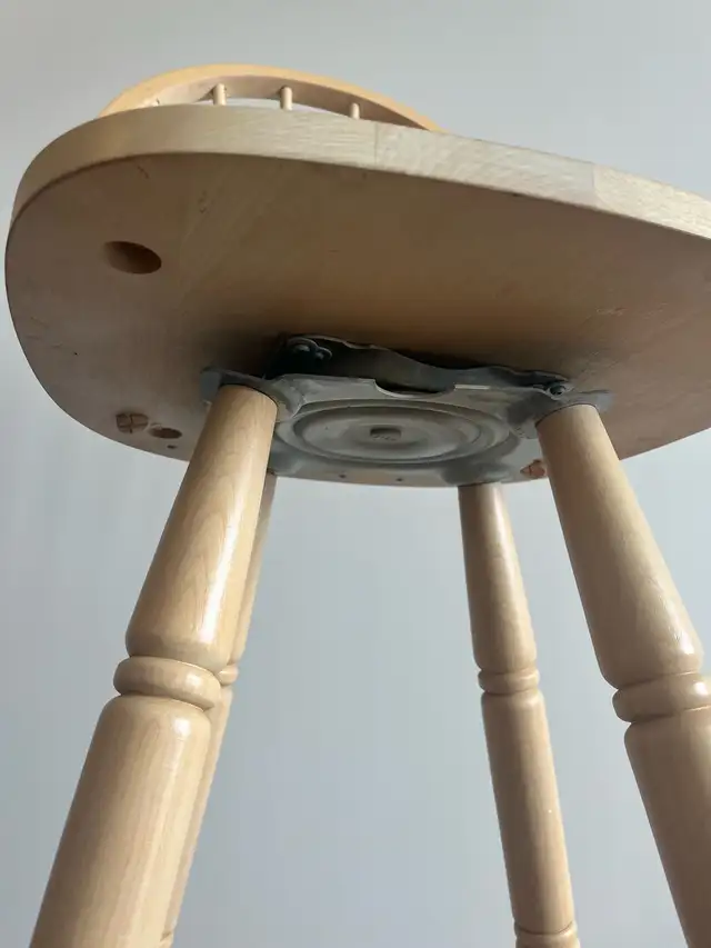 3 Swivel Bar Stools581022525236203523