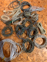 Plusieurs fils de telephone - Many telephone wires