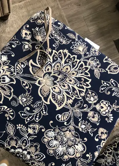 4 coussins extérieurs de qualité (prix pour les 4), View more