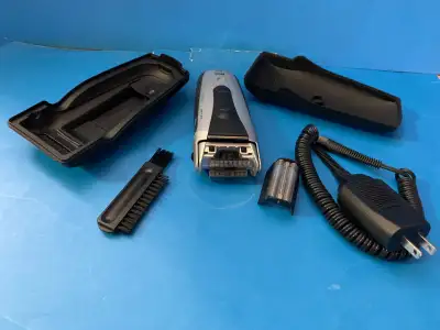 Braun Series 5 cordless Shaver 5614 MADE IN GERMANY in mint condition,almost like New $49. Pick at 2...