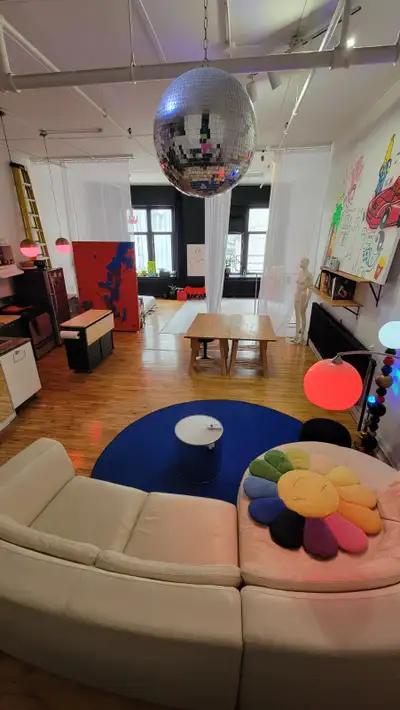 ✨ Artistic Loft Sublet in Old Port / Old Montréal – April ✨ $2350 – 1300 sq ft – Furnished Hello! I’...