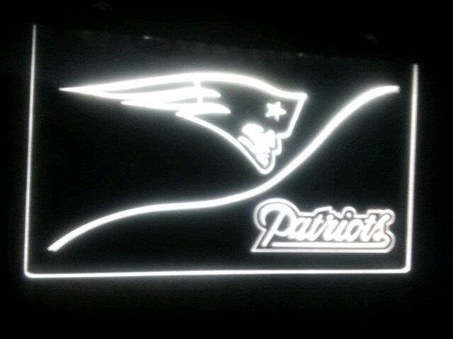 NEW ENGLAND PATROITS 8X12 LED NEON BAR OR MANCAVE SIGN in Arts & Collectibles in Markham / York Region