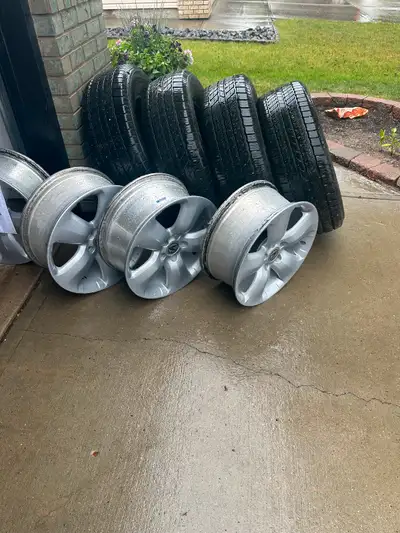 Set of 4 Acura 18” rims. Rims in really good condition, no dents but a few minor scratches. 5 lug 4....