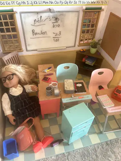 Our generation school house. Comes with our generstion teacher doll. P/u grande pointe