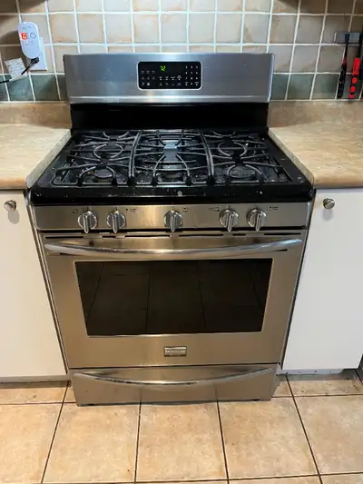Frigidaire Gallery Stove 30" GAS, View more