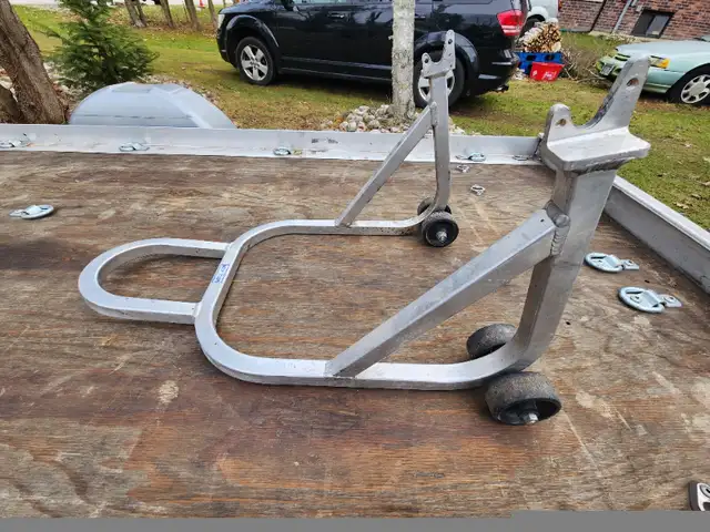 GYTR Genuine Yamaha Technology Racing R1 R6 R6R Aluminum Stand in Motorcycle Parts & Accessories in Windsor Region - Image 9