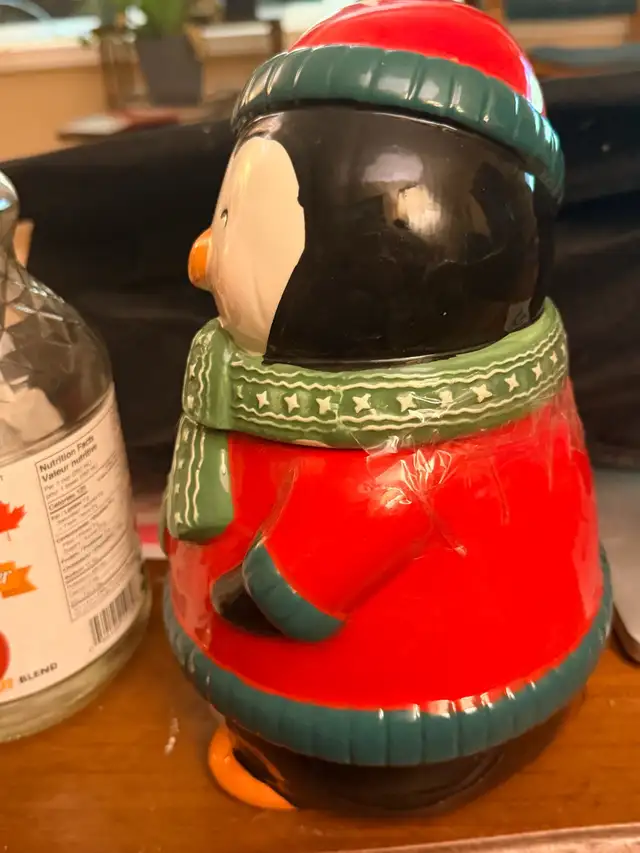 Christmas Cookie Jar Cute Penguin in Arts & Collectibles in Strathcona County - Image 4