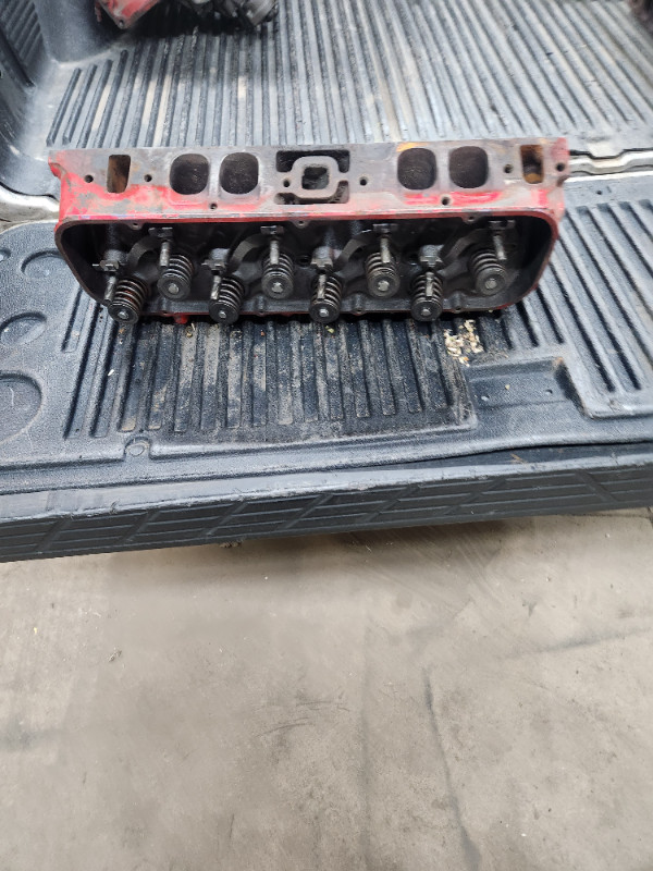 3917215 427 bbc cylinder head complete good shape in Engine & Engine Parts in Chatham-Kent - Image 4