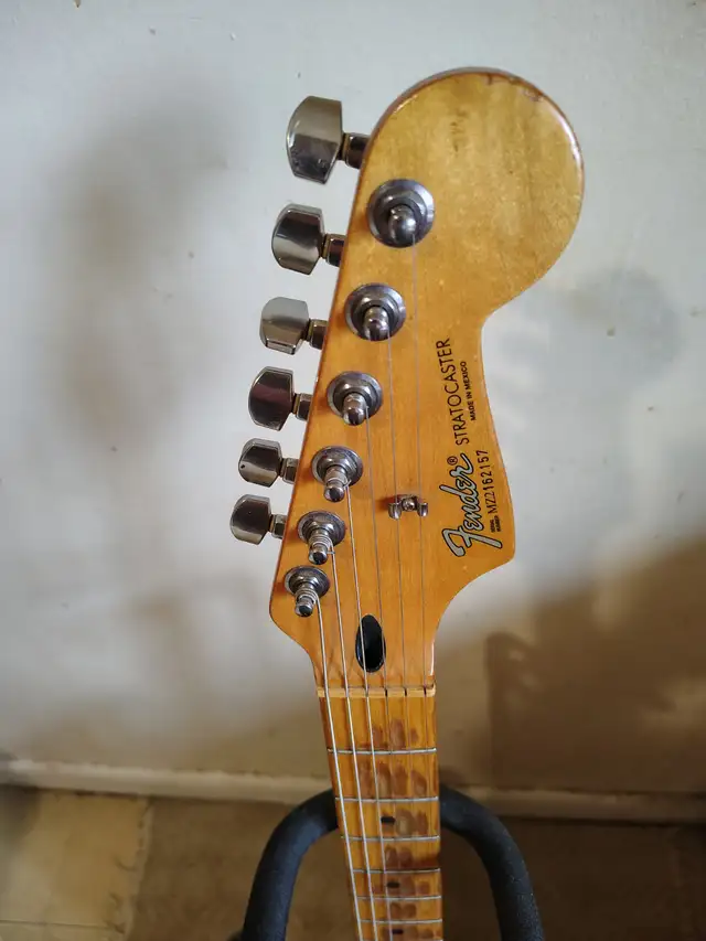 Fender Stratocaster Electric Guitar MIM Relic'd Road Worn in Guitars in Ottawa - Image 5