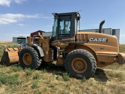 Has quick attach 13500 hrs had a new motor 2000 hours ago just looking for something bigger redid th...