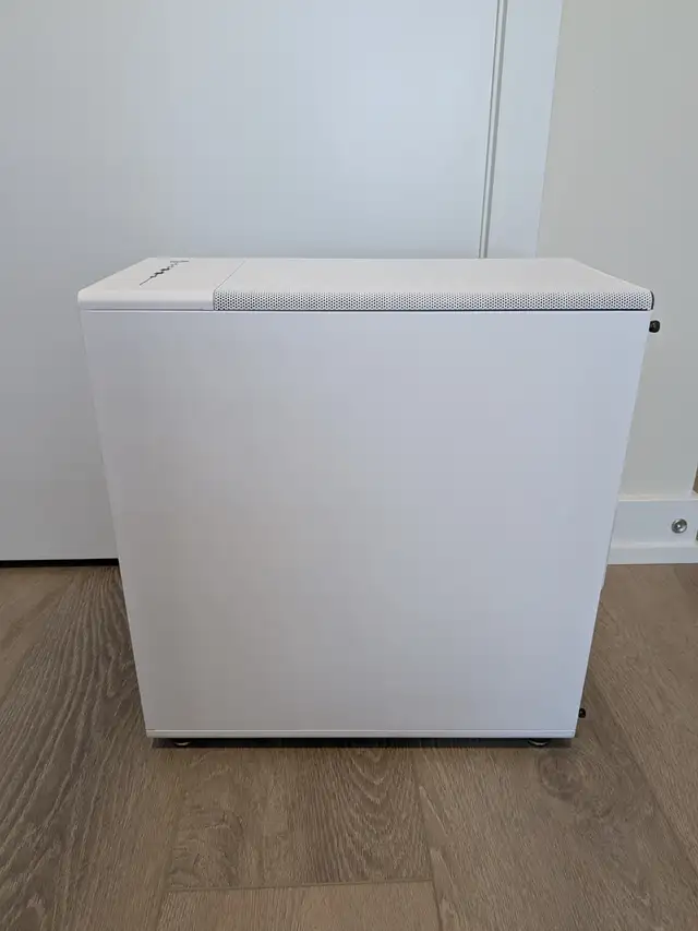 Fractal Design North ATX Mid Tower Case White in System Components in Markham / York Region - Image 5