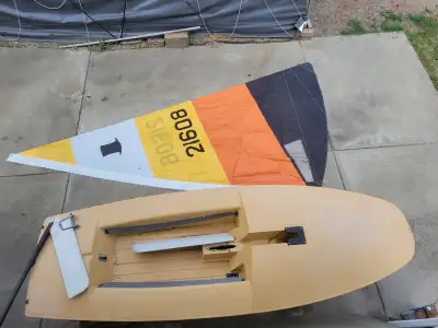 topper sail boat good for 1 or2 people good for kids learnning to sail