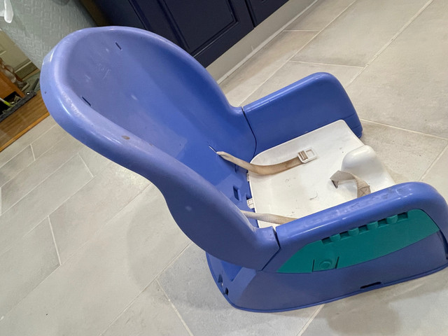 Booster Chair for infants with seatbelt (no legs) in Feeding & High Chairs in Winnipeg