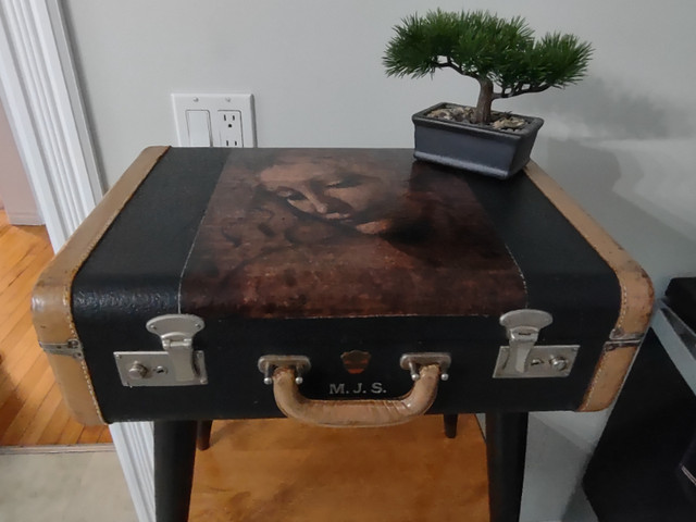 Suitcase accent table in Other Tables in Renfrew - Image 4