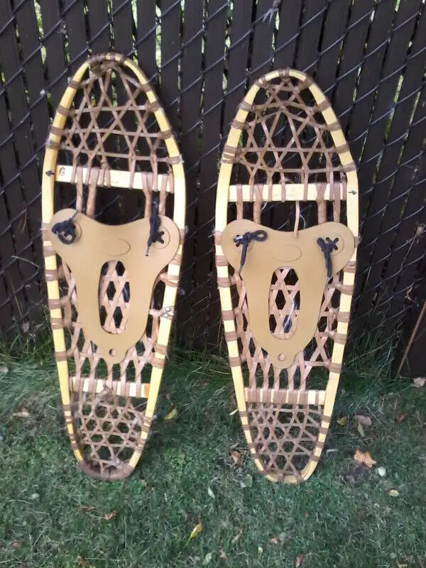 Raquettes à neige en babiche/cuir pour femme ou ado in Fishing, Camping & Outdoors in Lévis - Image 2