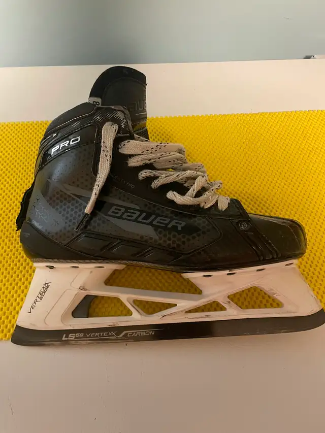 Patins de gardiens ‘Bauer pro’ hockey in Hockey in City of Montréal - Image 5