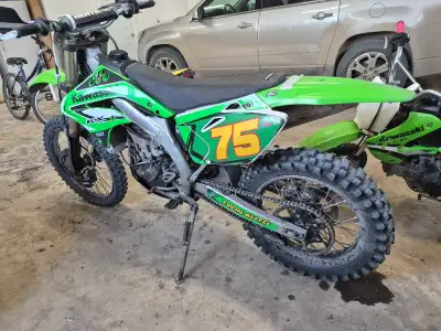 2008 450. I got this as part of a package a few weeks ago, and it's far too much bike for me! It app...