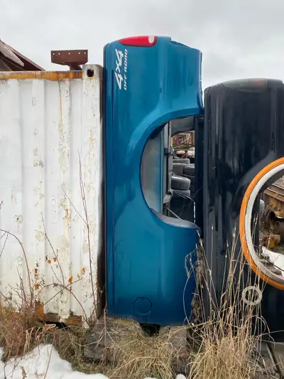 fits 1999-2016 body lines for 1999-2011 no rust hardly ever on a truck. also have other boxes 250983...