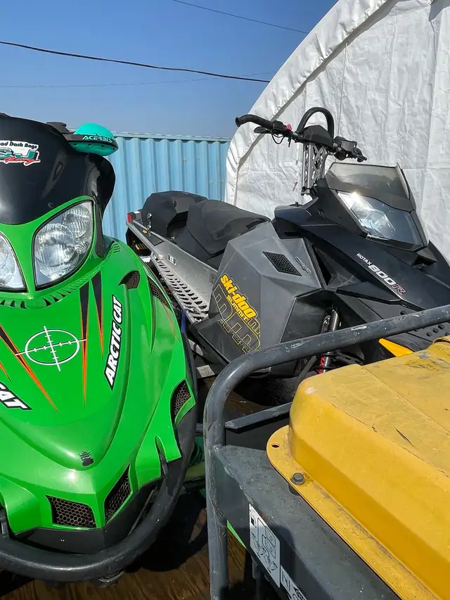 Arctic Cat,Skidoo Rev with trailer in Snowmobiles in Strathcona County - Image 3