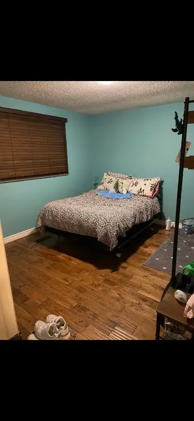 Fall 2025 - Female rooms for rent 3 Rooms available for 4 or 8 months Start asap or Jan 2026 Can be...