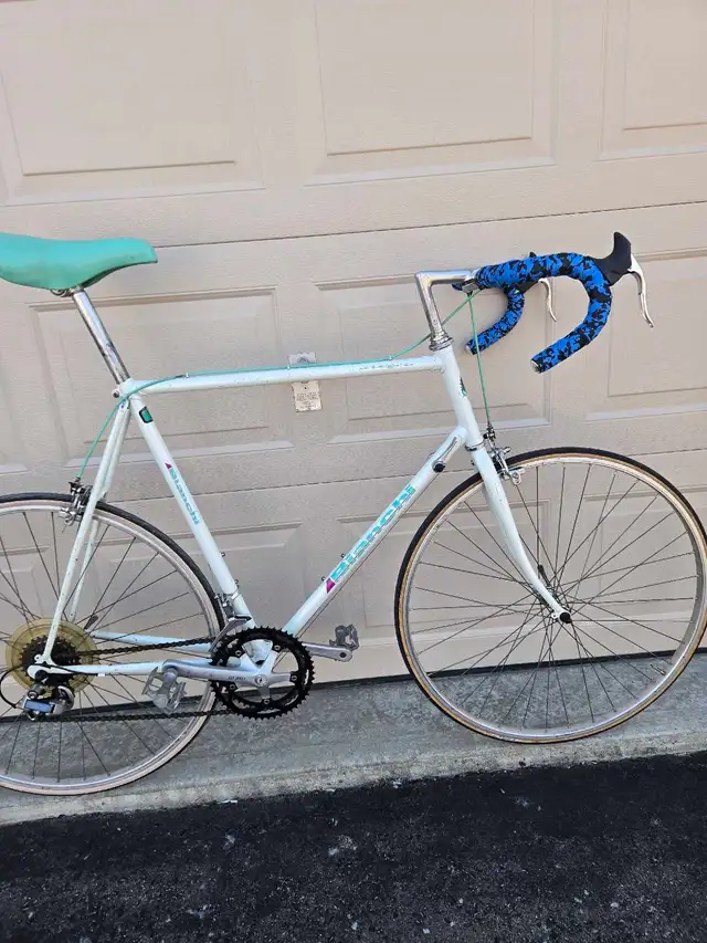 Bianchi Strada LX road bike  in Road in Barrie - Image 2