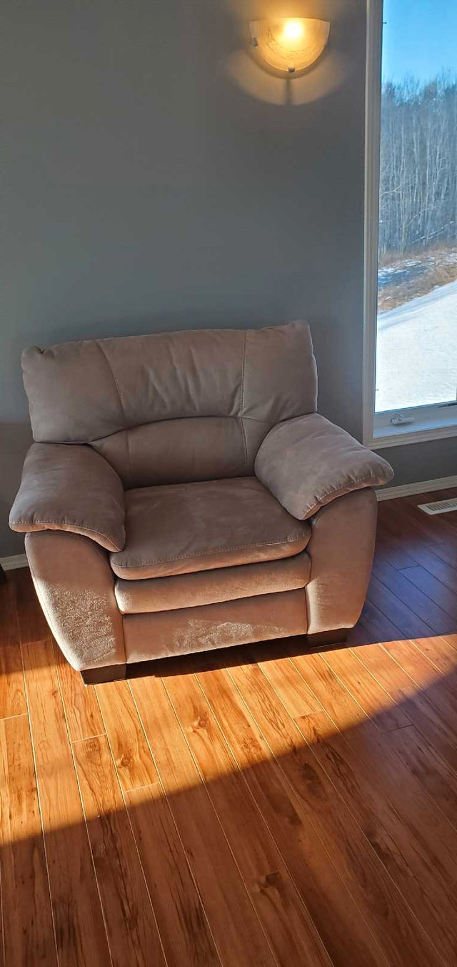 Couch, loveseat, chair and 2 ottomans  in Couches & Futons in St. Albert - Image 3