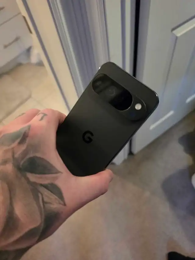 google pixel 10 PRO XL 512GB in Cell Phones in Oshawa / Durham Region - Image 3