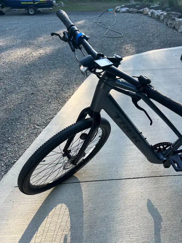 Trek Dual Sport+ 2 Stagger pedal assist e-bike in eBike in Kingston - Image 6