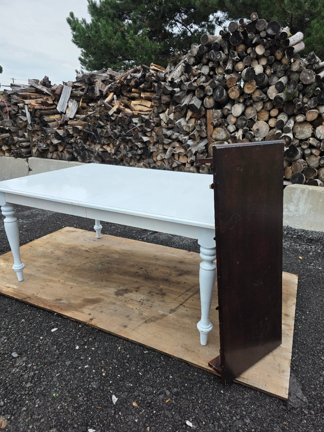 Solid Wood White Farmhouse Dining Table with Extension Leaf in Dining Tables & Sets in Mississauga / Peel Region - Image 4