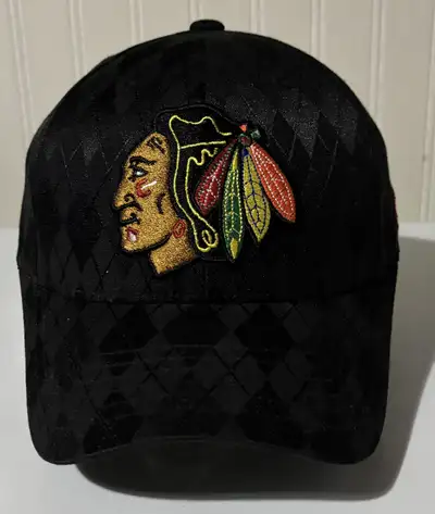 LIKE NEW Chicago Blackhawks Old Time Hockey Flexfit Cap, View more