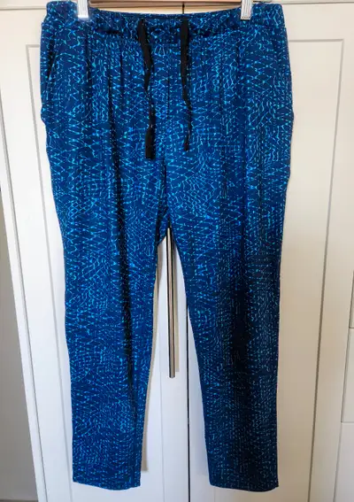 Lululemon Jet Crop Slim (size 8), View more