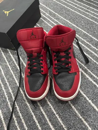 AIR JORDAN 1 MID Size 9 men  , View more