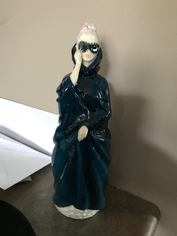 Authentic Royal Doulton Figurines Arts & Collectibles Winnipeg Kijiji
