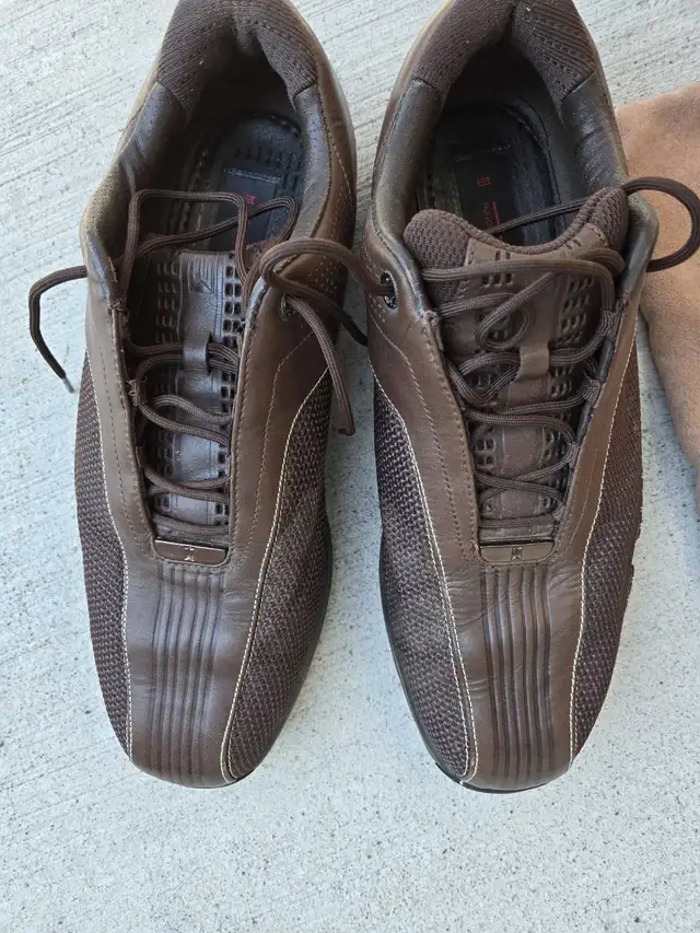 Nike tiger woods 9 .5 golf shoes  in Golf in St. Catharines - Image 7