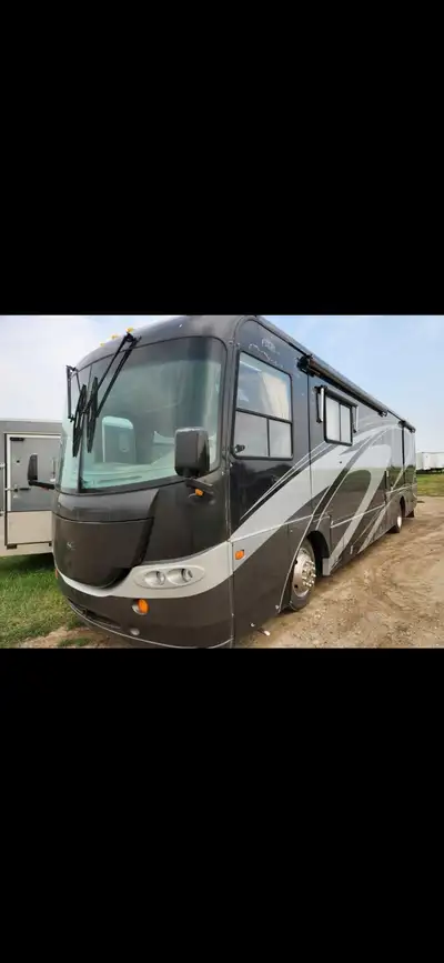 Year: Jan 2005 Make: freightliner Model: cross-country MH 372Ds SE Cummins diesel pusher, onan diese...