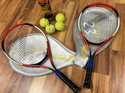 Get your young tennis star started with this pair of junior-size tennis rackets, perfect for beginne...