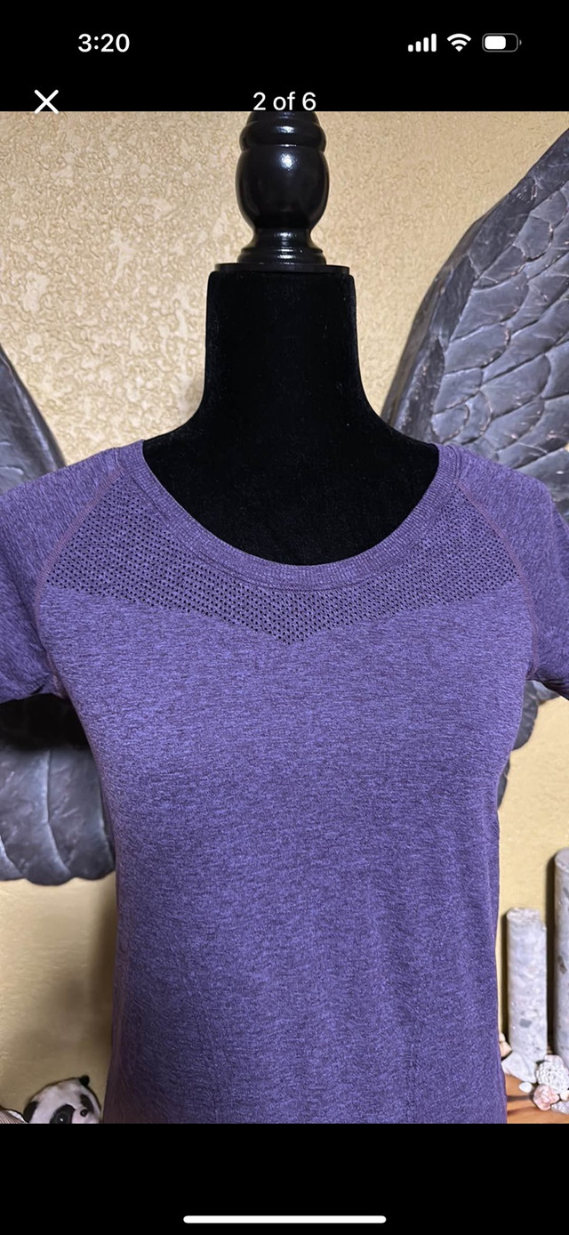 Zella Tee Shirt in Women's - Tops & Outerwear in Edmonton - Image 2