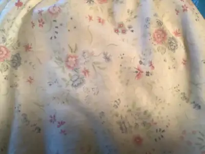 DUST RUFFLE FOR TWIN/DOUBLE BED EXCELLENT USED CONDITION, View more